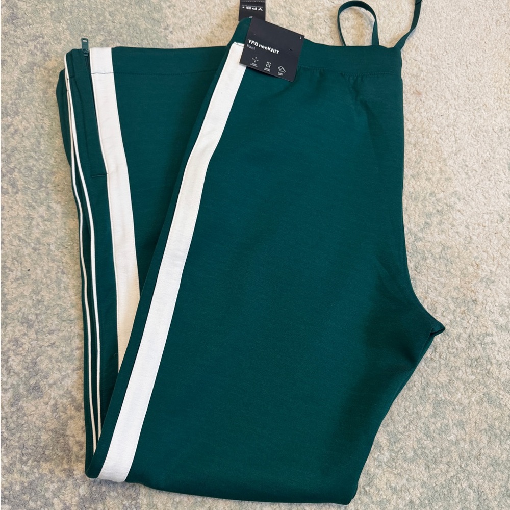 Women’s NWT Green Abercrombie YPB neoKNIT Pants with Cream Stripe - Picture 12 of 12